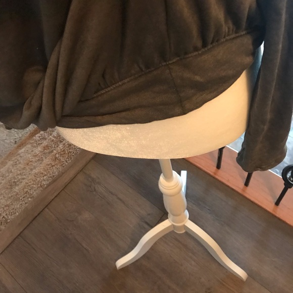 😻 Cold Shoulder Tunic - Picture 6 of 6